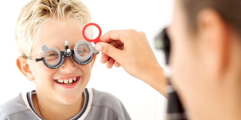 Warning signs your child needs their eyes tested