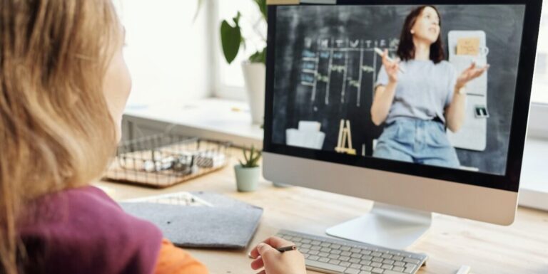 Money earning tips for university students