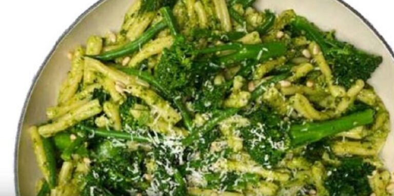 Green pesto pasta