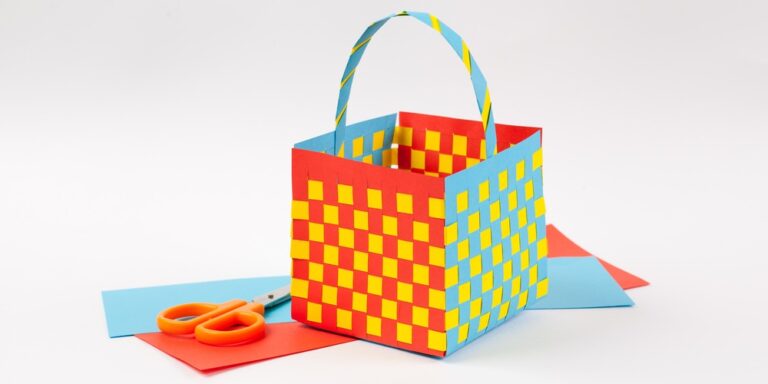 10 Crafts that keep your child quiet for longest